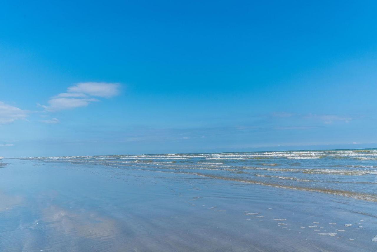 Perfect Location Spacious Yard Coffee Bar At This Lovely Beach Home Galveston Exterior foto