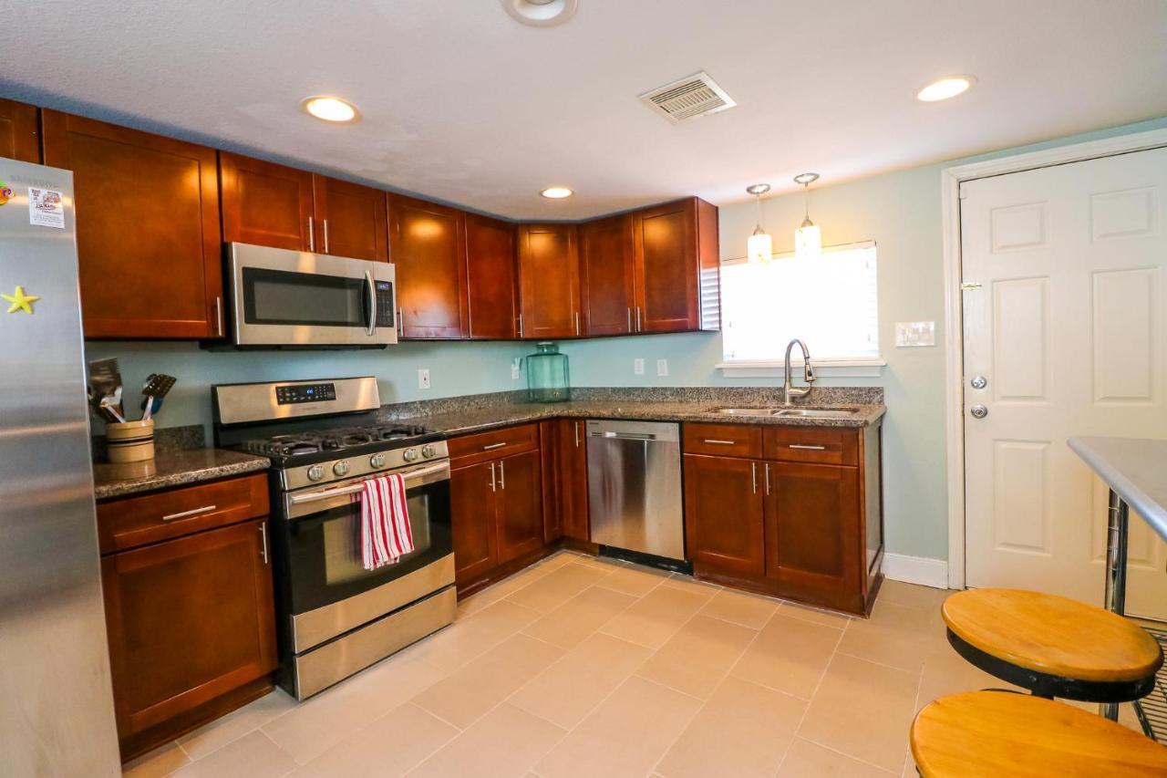 Perfect Location Spacious Yard Coffee Bar At This Lovely Beach Home Galveston Exterior foto